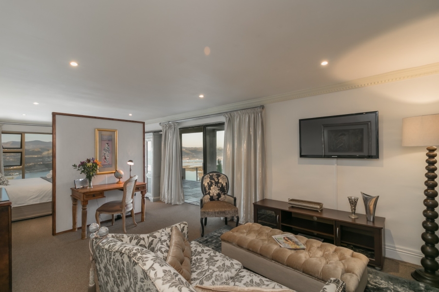 Commercial Property for Sale in Uitzicht Western Cape